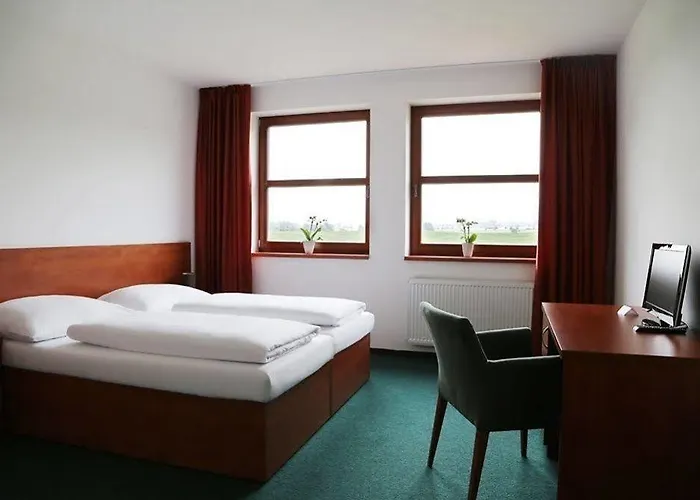 Sporthotel Hostivice فندق هوستيفايس